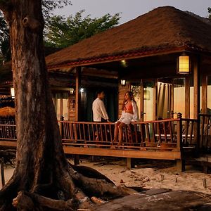 Deluxe Kamer met een King Size Bed en Uitzicht op het Strand